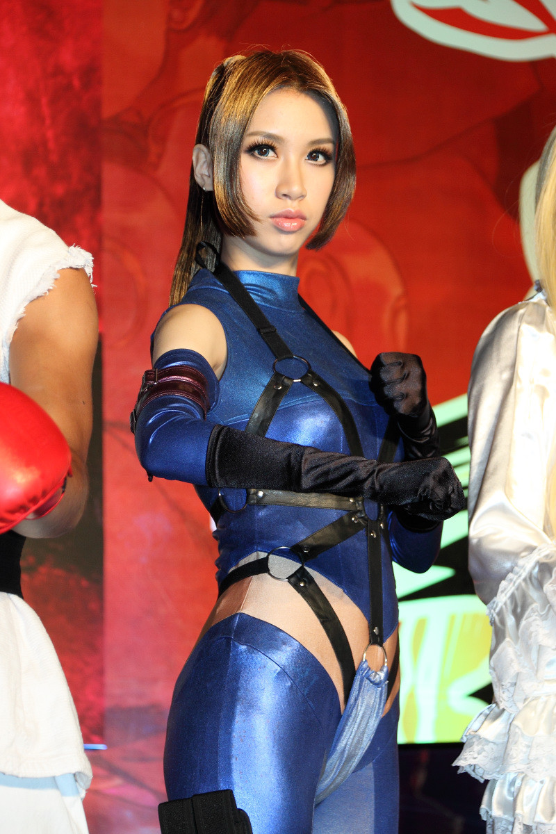 Illustration for article titled Street Fighter and Tekken Brought to Life Before Your Eyes